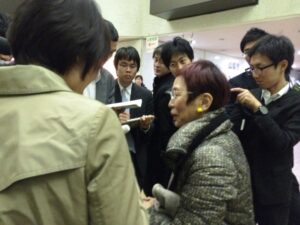 講演後　上野さんの写真